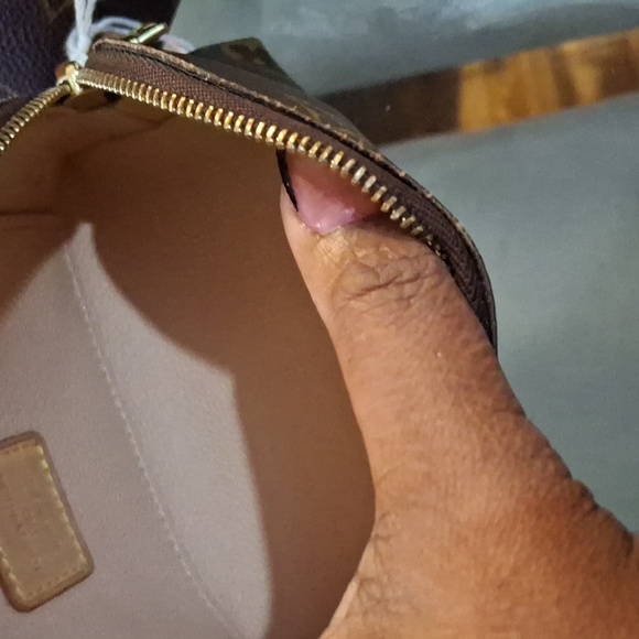 Louis Vuitton cosmetics pouch set - Picture 4 of 11